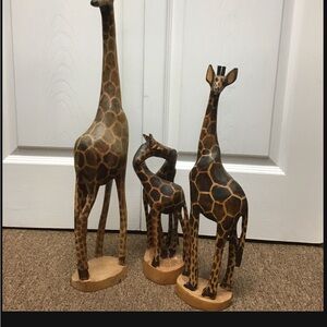 🌸🌸SOLD🌸🌸Warm Earthy Toned African Inspired Sculptured Giraffes 3 pieces